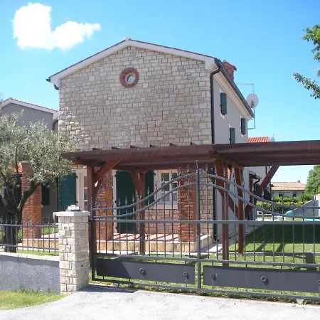 Βίλα Luxury With A Swimming Pool Buici, - 13543