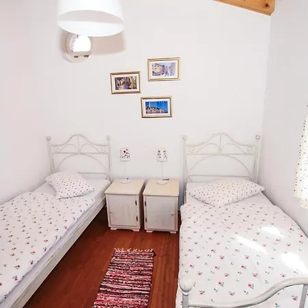 Villa Luxury With A Swimming Pool Buici, - 13543 *