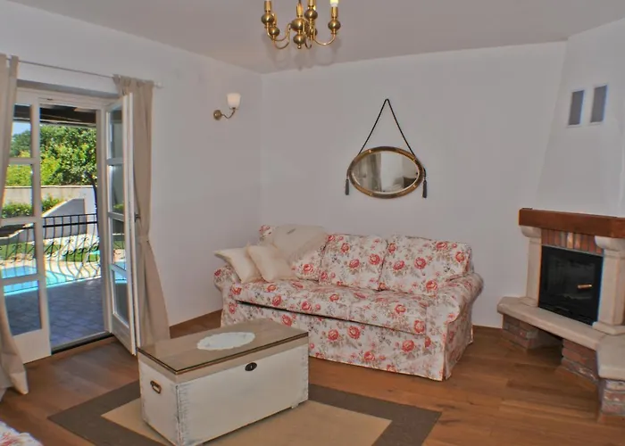 Luxury With A Swimming Pool Buici, - 13543 * Πόρετς