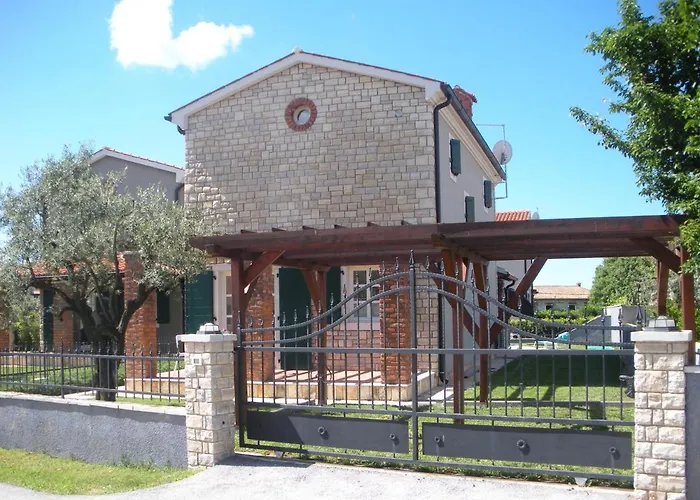 Villa Luxury With A Swimming Pool Buici, - 13543