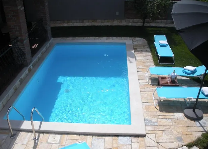 Luxury With A Swimming Pool Buici, - 13543 别墅