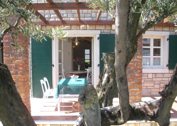 Luxury With A Swimming Pool Buici, - 13543 * 波雷奇